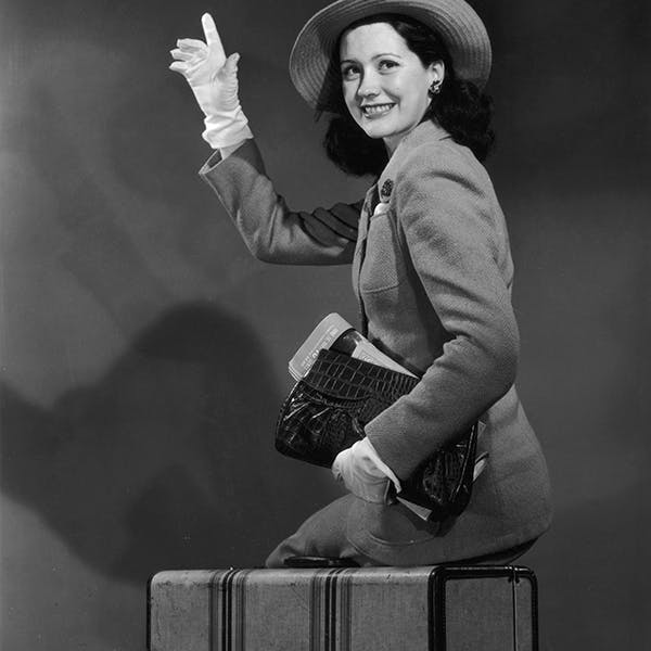clothing;gloves;hat;black & white;format portrait;female;luggage;suitcase;travel;m 152327 no neg;m/rec/trav/luggage person human clothing apparel hat performer