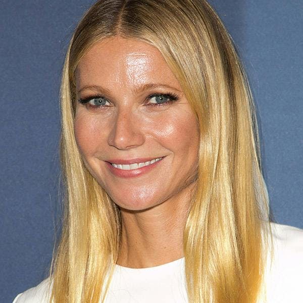 paltrow , gwyneth plano individual primer plano personajes internacionales actrices posar los angeles . blonde teen kid girl woman child person female face hair