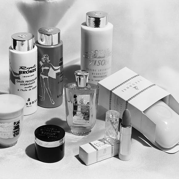 black & white;format landscape;collection of objects;bottle;make up;brand name;beauty cosmetics;cha 6177-20;m/bea/cosm bottle cosmetics